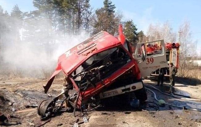 Під Києвом ворожі сили підірвали пожежну автоцистерну. Постраждало 8 рятувальників