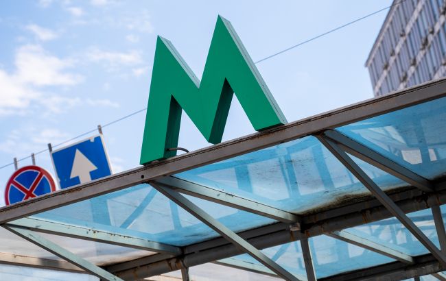 В Киеве закрывали на вход несколько станций "синей" ветки метро: что известно