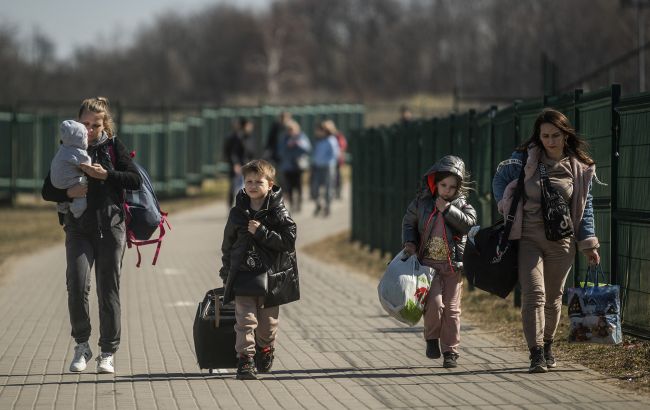 Більшість українських біженців планують повернутись додому, але не в найближчі три місяці, - ООН