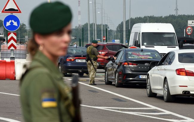 Чи можуть хлопці до 25 років виїжджати на навчання за кордон: пояснення юриста