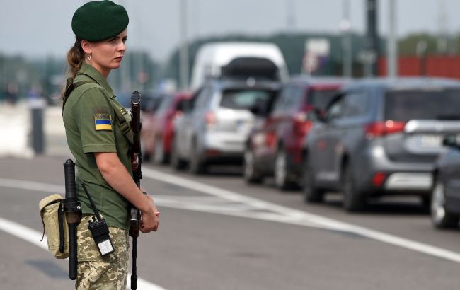 На кордоні України з Польщею фіксують збільшення пасажиропотоку: у чому причина