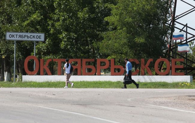 В Крыму горят склады у аэродрома "Октябрьское": ж/д остановили из-за детонации