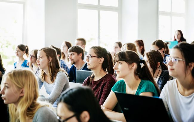 Кількість іноземних студентів зменшується: які факультети вони обирають в Україні