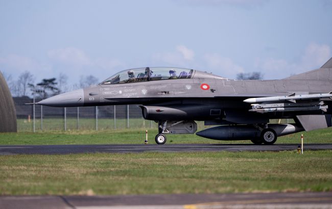 Со следующего года Дания прекращает подготовку украинских пилотов на F-16