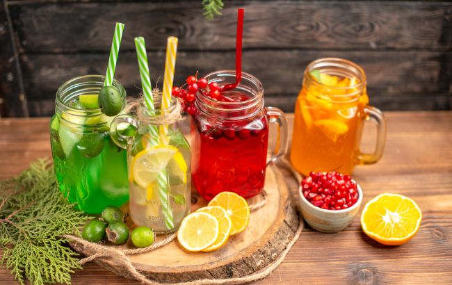 Лимонады, смузи и мохито: 5 рецептов прохладительных напитков для жаркого лета