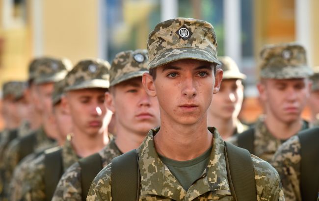 Обязательное требование. 17-летние украинцы должны вернуться из-за границы в ТЦК: причина