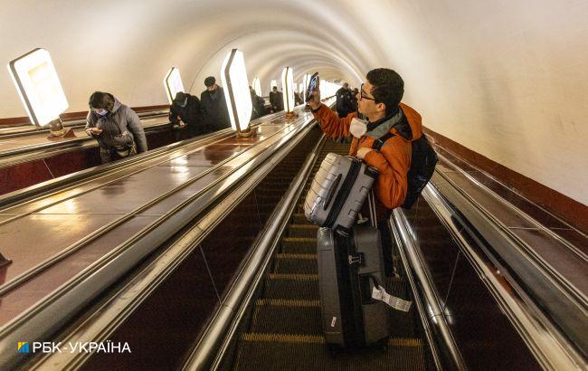 В метро Києва змінився графік та інтервал руху: які станції не працюють