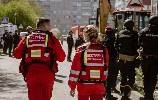 Окупанти вкотре обстріляли Херсон: четверо поранених (фото)