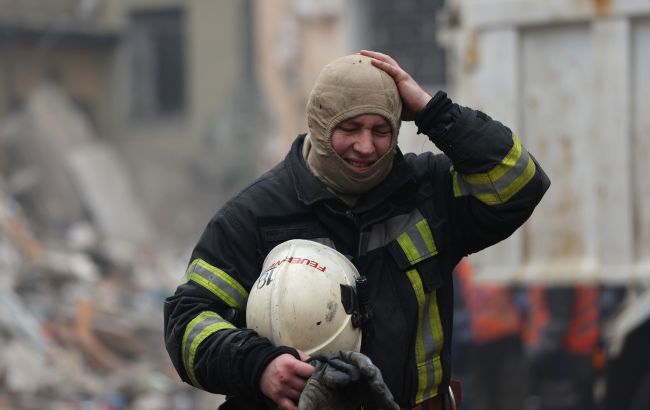 Ракетний удар по Одесі: у місті виникло кілька пожеж, є поранені