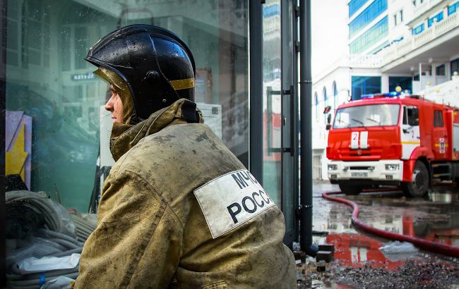 Пожежа все ще триває: з'явились нові супутникові знімки наслідків атаки на НПЗ у Феодосії