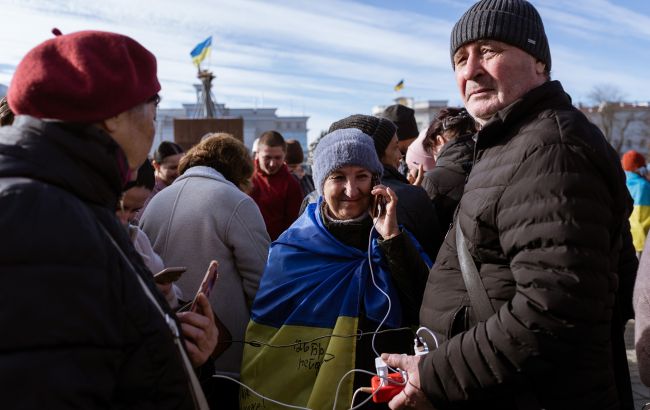 Зв'язок, магазини та перший потяг. Яка ситуація у звільненому Херсоні