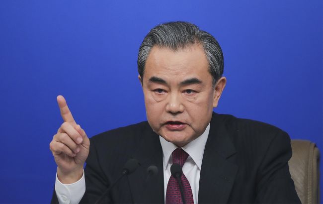 Головний дипломат Китаю може проігнорувати саміт миру: Politico назвало причину