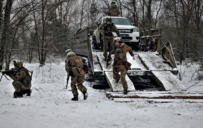 Учились уничтожать десант: в Киеве военные провели практическую тренировку: видео