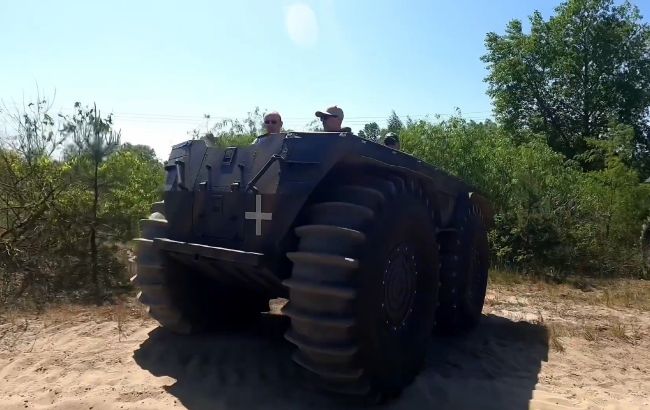 Остался в восторге. Резников "обкатал" украинский вездеход "Богун"