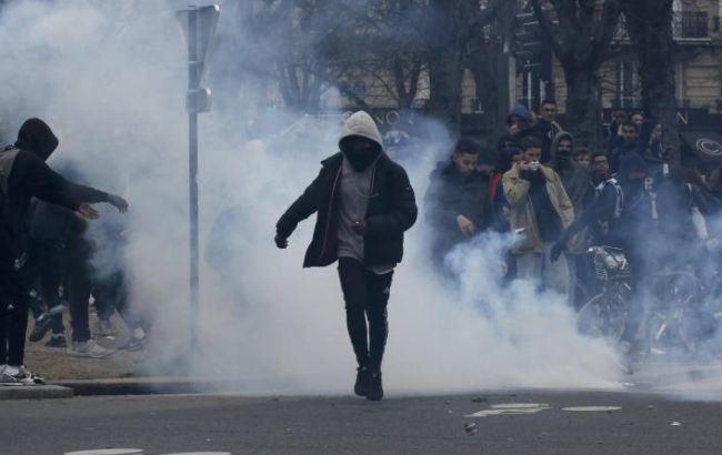 В Парижі та його передмістях протестуючі студенти заблокували понад 10 шкіл