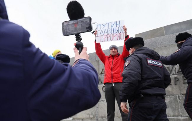 Квін про протести в РФ: масштаб не можна назвати величезним, але він все одно вражає