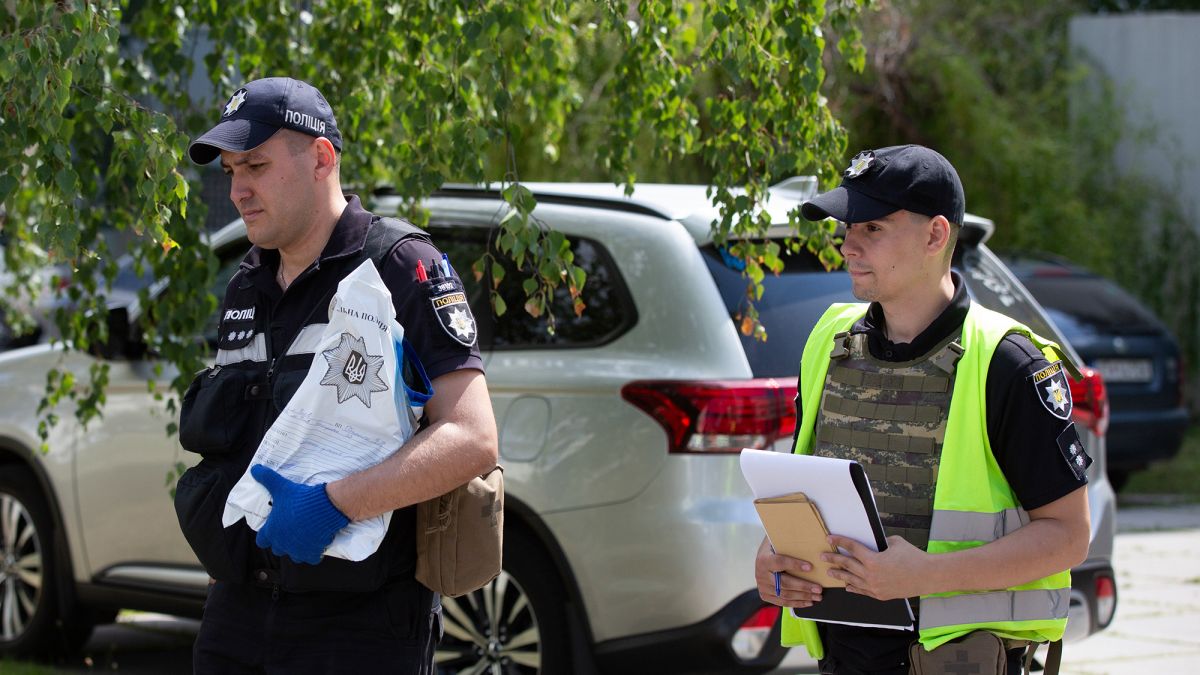 Мужчина с пистолетом пытался ограбить магазин в Харькове 21 октября | РБК  Украина