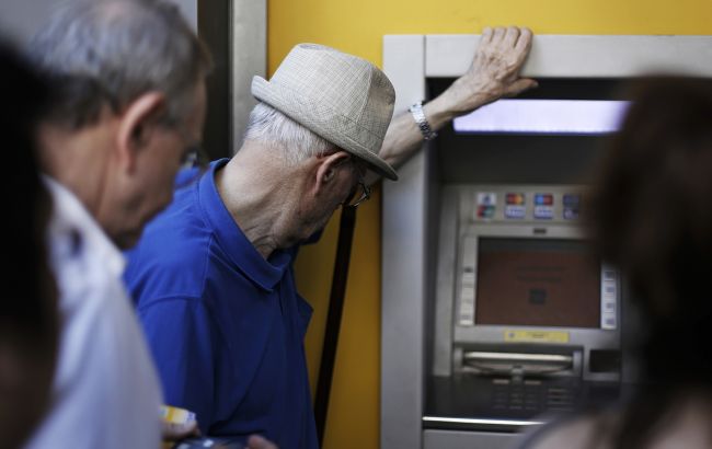Де в Україні найбільше пенсіонерів та як вони отримують гроші