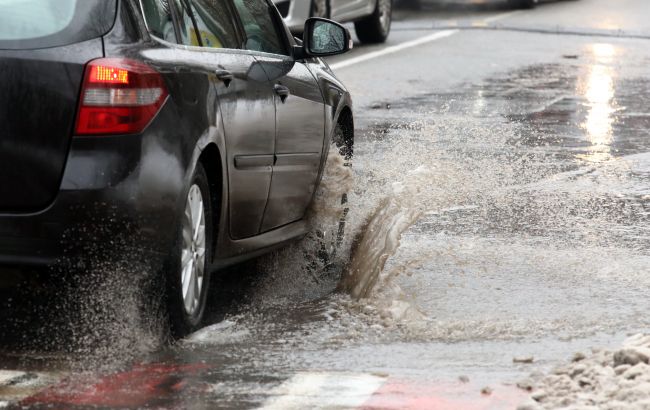 Як дощ впливає на електронні асистенти в авто: поради водіям