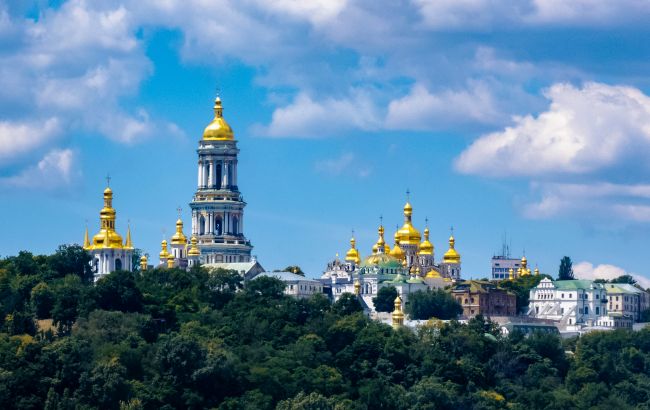 Опадів не буде лише в декількох регіонах. Синоптик розповіла про погоду на завтра