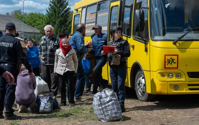 Мешканців Покровська, Мирнограда та Селидового закликають евакуюватися: куди звертатися