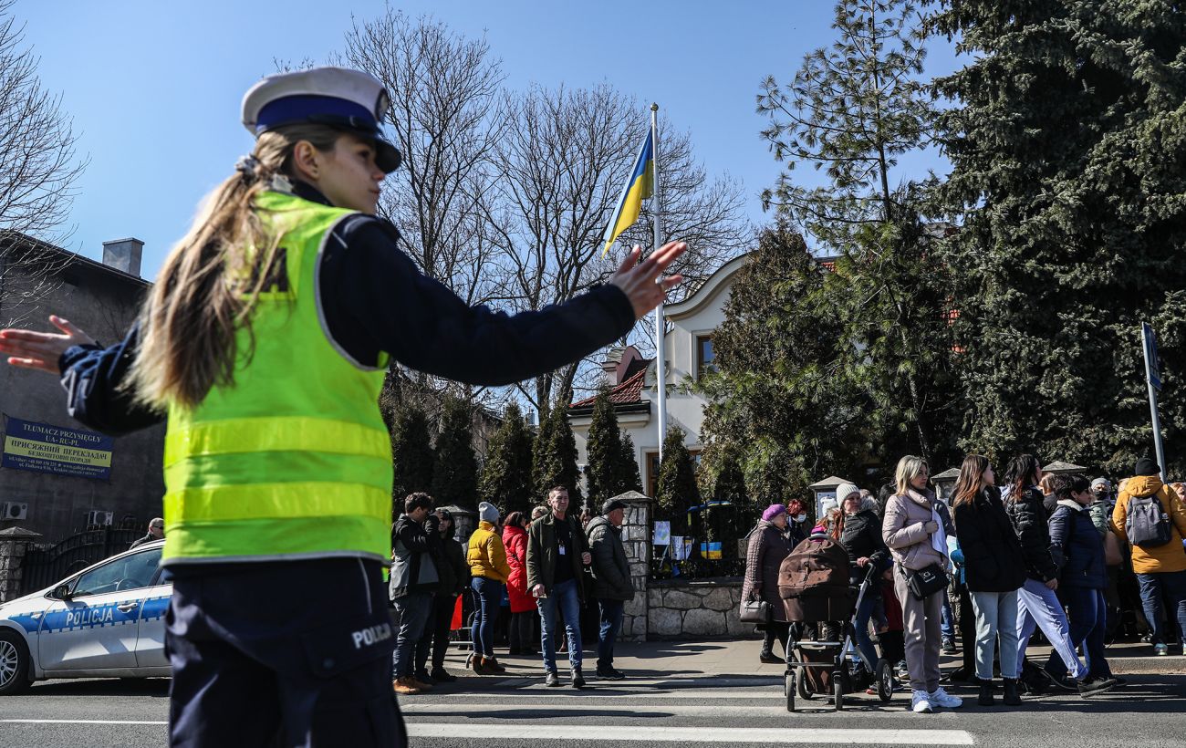 4 Million Ukrainians Granted Temporary Protection in EU, as Refugee Numbers in Poland, Estonia, Portugal, and France Decrease