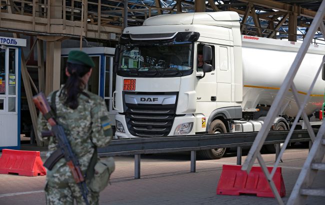 Словацькі перевізники заблокували рух вантажівок на кордоні з Україною
