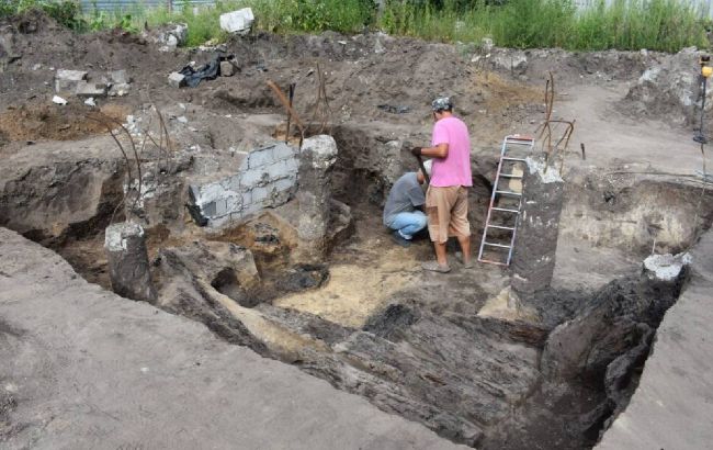 В Черкассах археологи на месте замка обнаружили средневековую находку (фото)