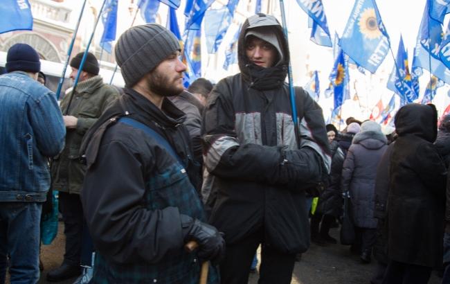 "Флаг дал нам командир": люди не знают, почему вышли на акцию протеста в Киеве