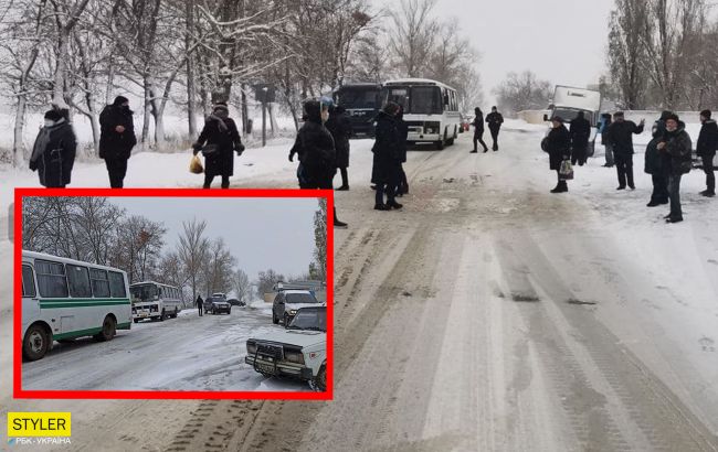 Город под Харьковом замело снегом, а отопление так и не включили: люди перекрыли трассу