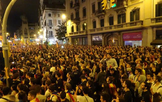 У Барселоні акції прихильників незалежності Каталонії переросли у заворушення