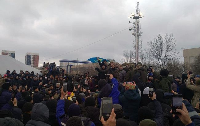 Після тотального вимкнення. Інтернет почав з'являтися в Казахстані: де саме