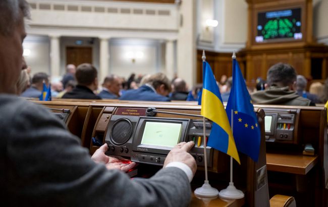 Рада ухвалила законопроект про медіа. Що зміниться для ЗМІ і чи каратимуть за коментарі