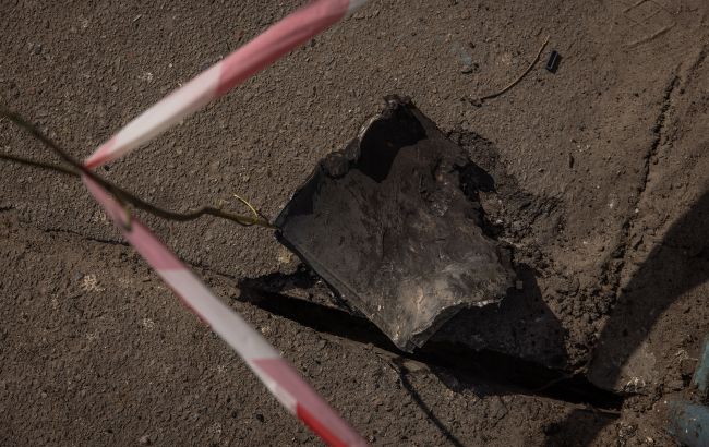 У Миколаївській області уламки ракети впали на трасу: сталася ДТП, є поранені