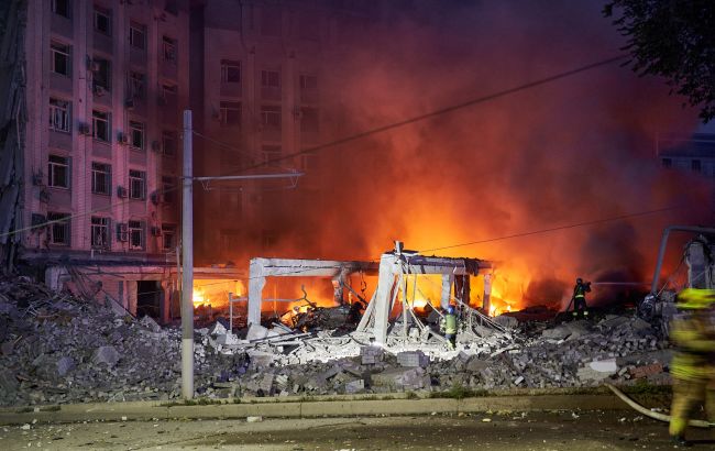 Повреждены жилые дома, авто, есть пострадавшие: в ОВА назвали последствия обстрела Днепра