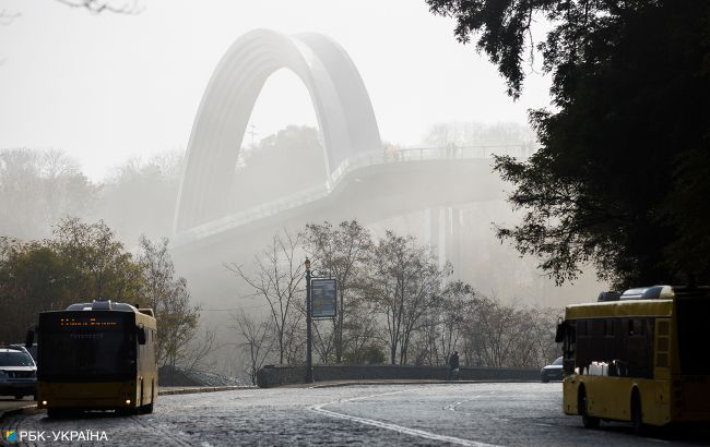 Смог у Києві зникне лише завтра: названо причину