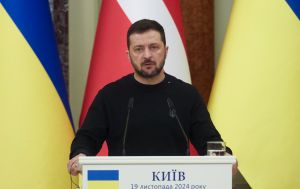 Україна не має стільки сил, щоб зі зброєю в руках дійти до кордонів 91-го року, - Зеленський