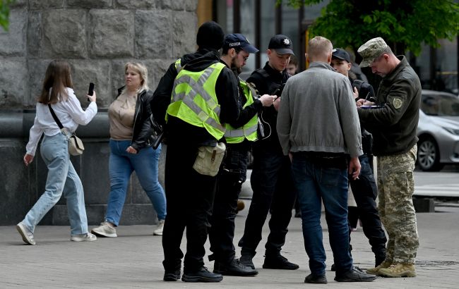 За "злив" даних про ТЦК у Telegram загрожує до 15 років в'язниці: кого і за що можуть покарати