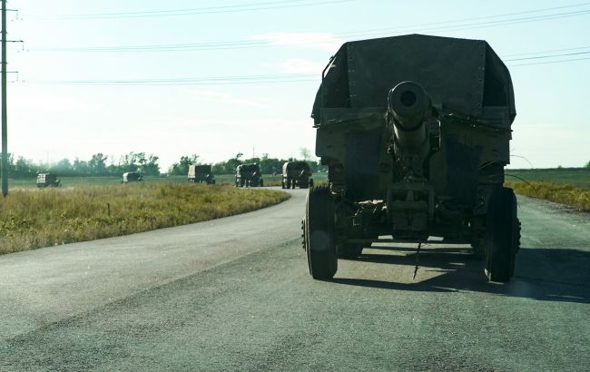 В Мариуполе фиксируют большое движение техники россиян в направлении Бердянска (фото)