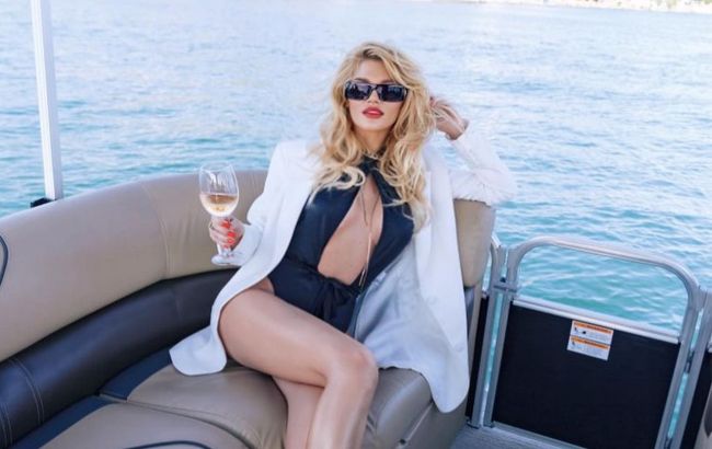 Українська поп-зірка шиканула в день народження: Rolex, яхта і надзвичайна сукня