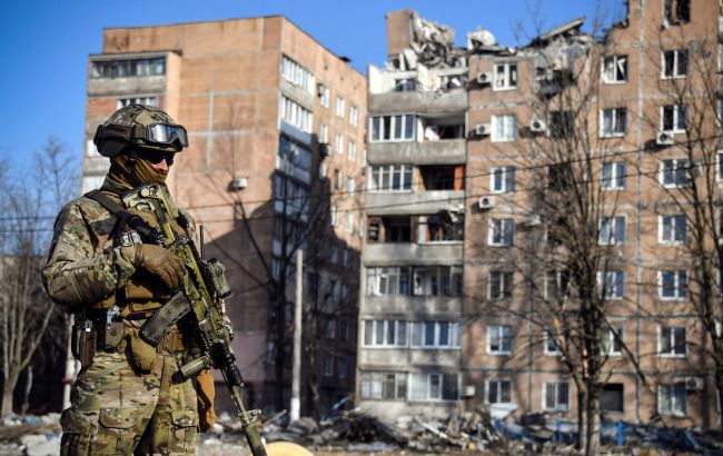 В окупованому Донецьку повідомляють про "приліт", над містом клуб диму (фото)