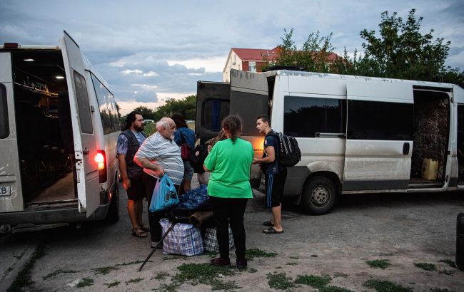 Що робити, якщо органи соцзахисту не приймають заяву на виплати від переселенців