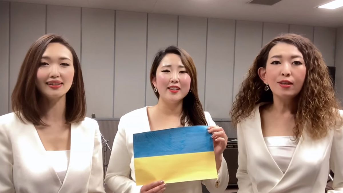 Украинская госпожа заставляет лизать (197 видео)