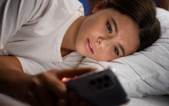 Эти 3 способа использования телефона "включают стресс" и вредят здоровью