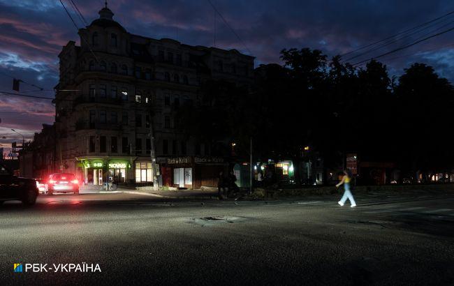 Як довго в Україні будуть діяти жорсткі графіки відключень світла: прогноз експерта