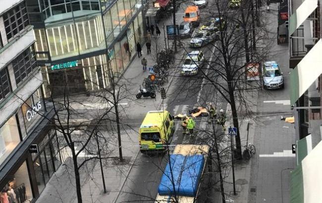 Теракт в Стокгольме: полиция пока не сообщает о наличии иностранцев среди жертв