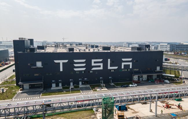 Робот Tesla напав на інженера компанії та поранив його