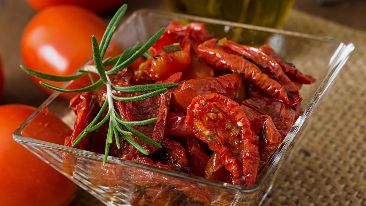 Как приготовить вяленые помидоры? Нашли вкусные рецепты для духовки и сушилки - paraskevat.ru
