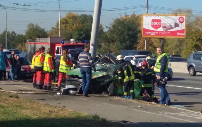 В Киеве столкнулись два автомобиля: 2 человека погибли, еще 4 травмированы