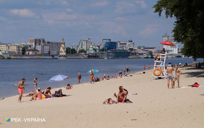 На острові Труханів в Києві відбулась пожежа: рятувальники ліквідували небезпеку